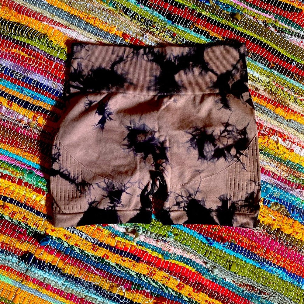 Booty scrunching biker shorts